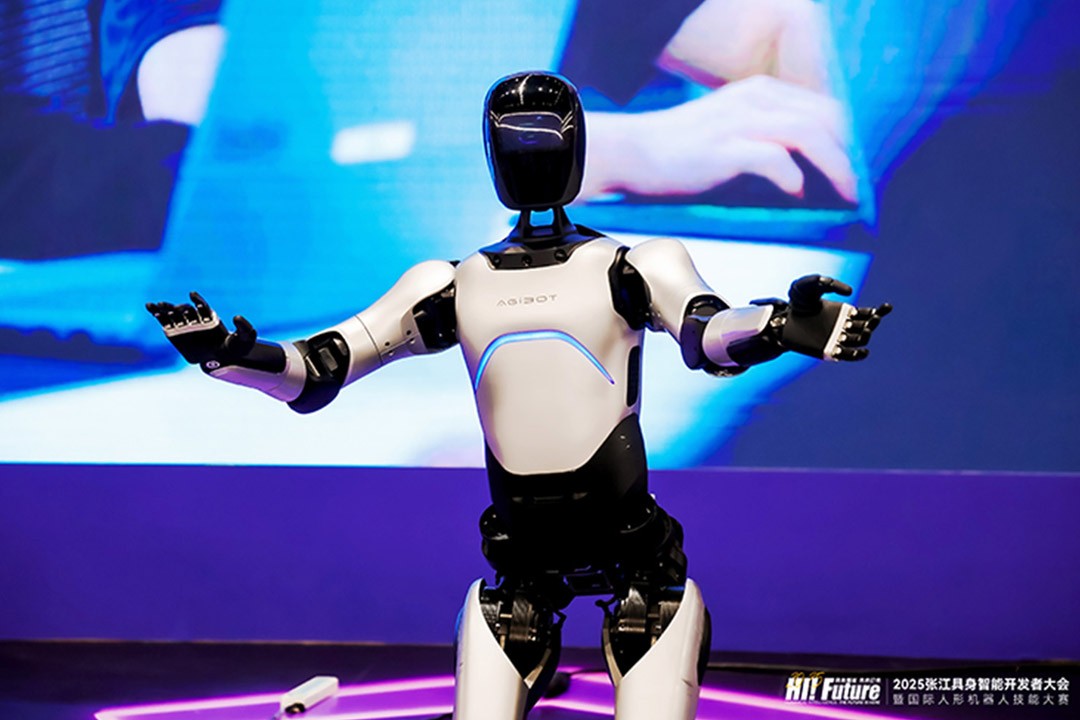 xpj官网-告别“云端依赖”！边缘计算让AI在设备端“独立思考”